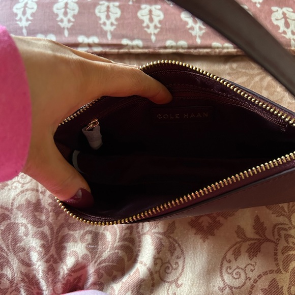 Cute Cole Hann Burgundy purse - Picture 5 of 6